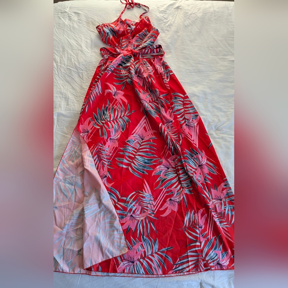 NWOT MakeMeChic Halter Dress